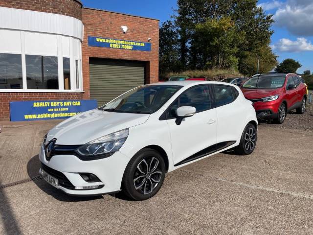 Renault Clio 0.9 PLAY, LOW MILEAGE Hatchback Petrol White